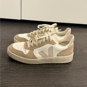 Women’s Veja V-10 Sneakers